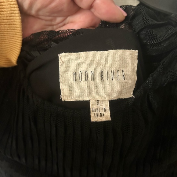 Moon River Size M Black Top. NWOT. - Picture 2 of 4